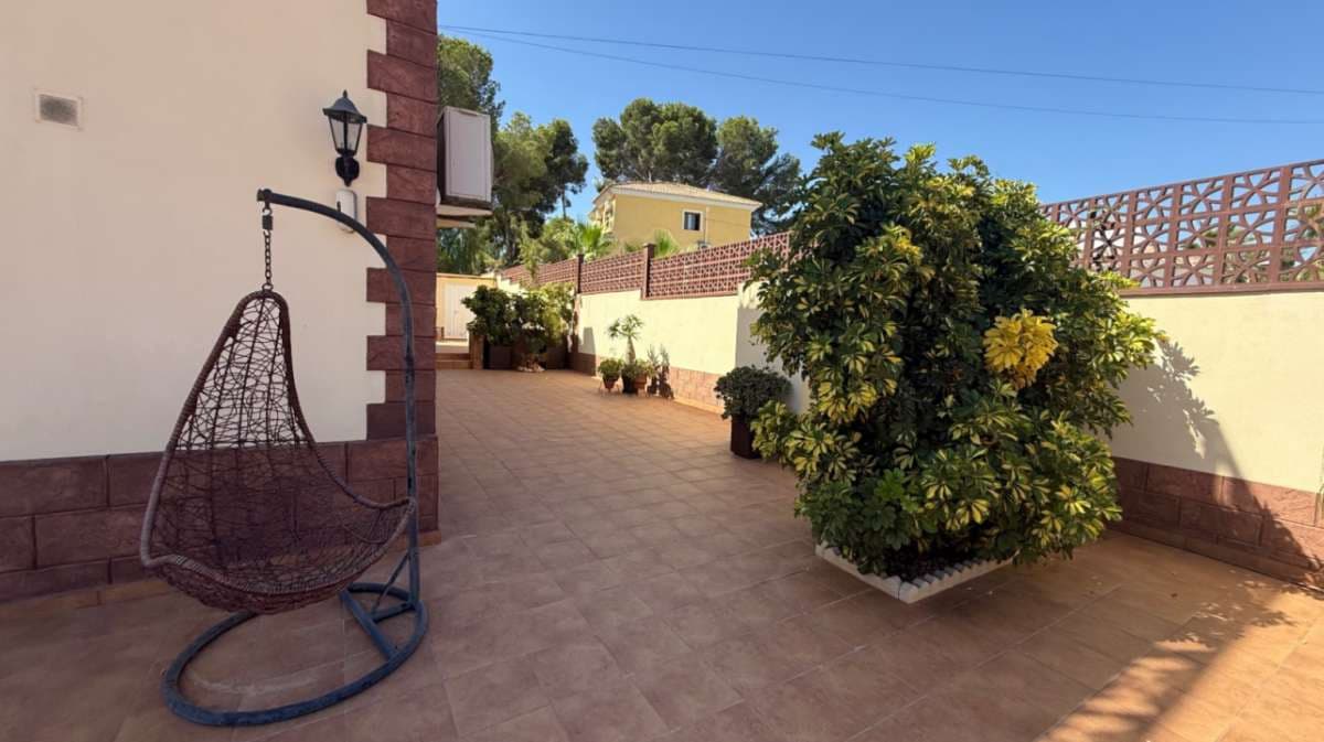 7 bedroom Villa for sale in Torrevieja - € 930,000 (Ref: 9138740)