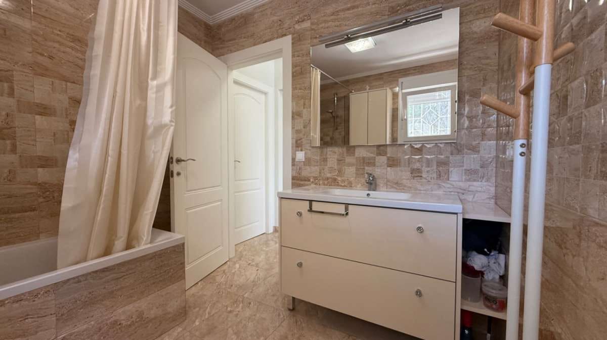 7 bedroom Villa for sale in Torrevieja - € 930,000 (Ref: 9138740)