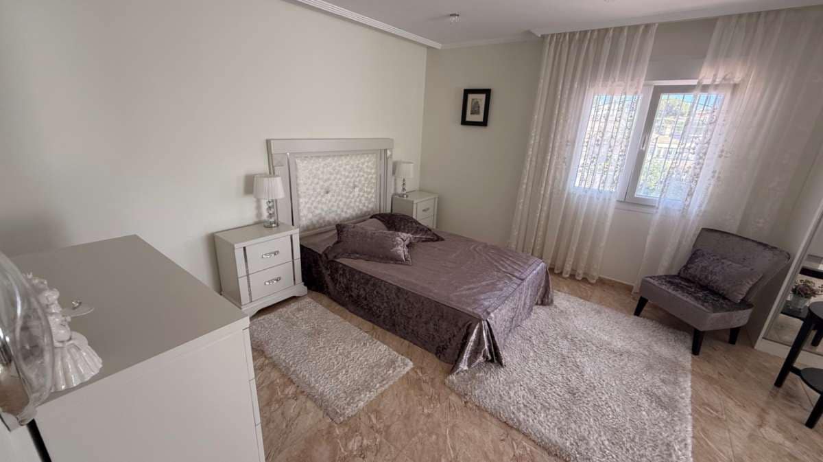 7 bedroom Villa for sale in Torrevieja - € 930,000 (Ref: 9138740)