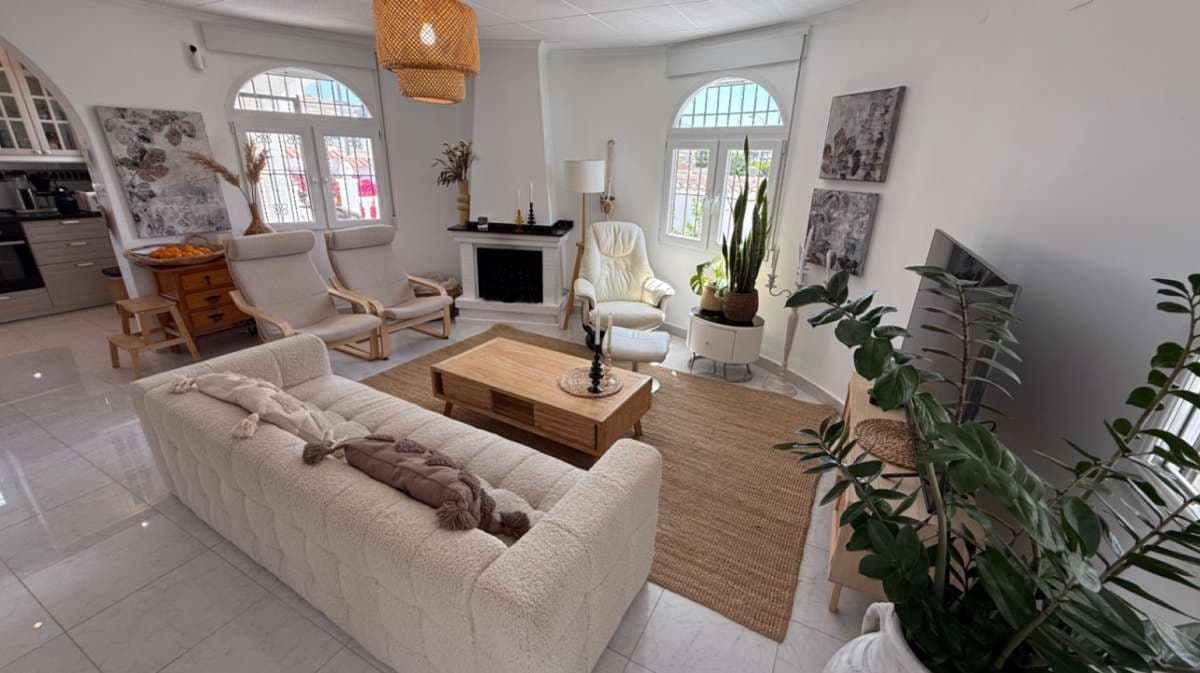 3 bedroom Villa for sale in Torrevieja - € 645,000 (Ref: 9144741)