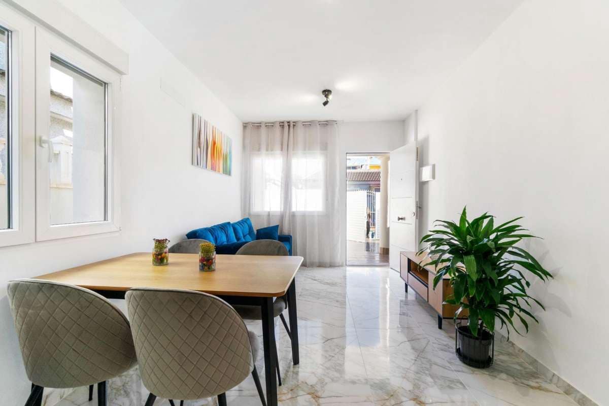 3 bedroom Villa for sale in Torrevieja - € 230,000 (Ref: 9144749)