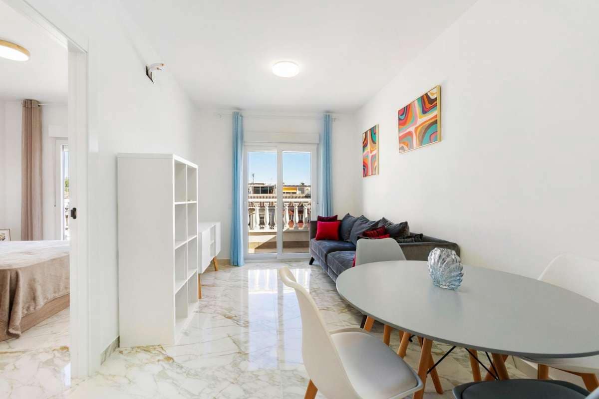 3 bedroom Villa for sale in Torrevieja - € 230,000 (Ref: 9144749)