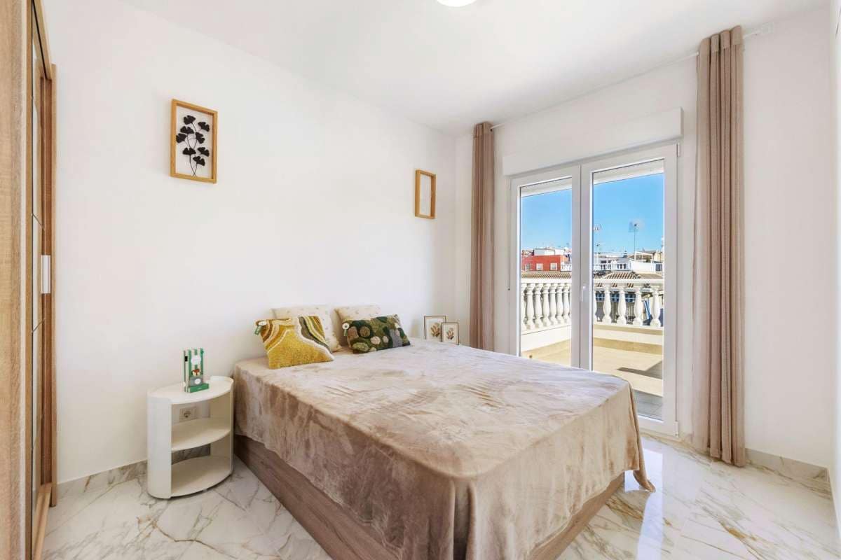 3 bedroom Villa for sale in Torrevieja - € 230,000 (Ref: 9144749)