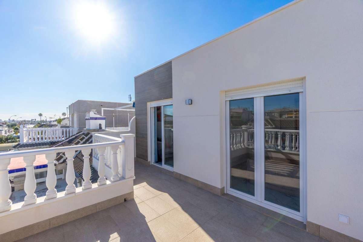 3 bedroom Villa for sale in Torrevieja - € 230,000 (Ref: 9144749)