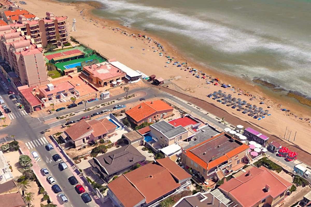 3 sypialnia Willa na sprzedaż w Torrevieja - 990 000 € (Ref: 9216834)