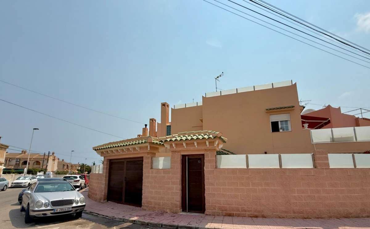 5 sypialnia Willa na sprzedaż w Torrevieja - 309 000 € (Ref: 9283577)