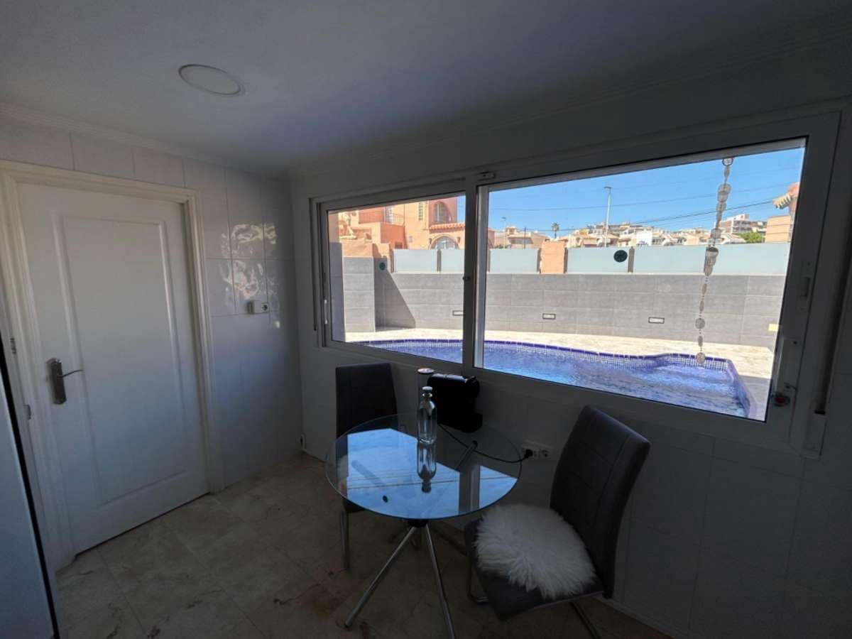 5 sypialnia Willa na sprzedaż w Torrevieja - 309 000 € (Ref: 9283577)