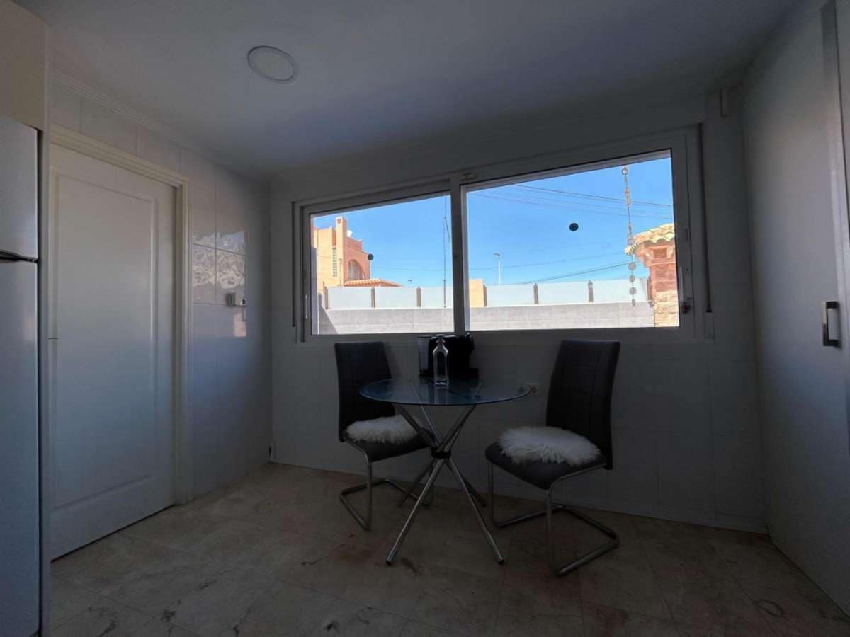 5 sypialnia Willa na sprzedaż w Torrevieja - 309 000 € (Ref: 9283577)