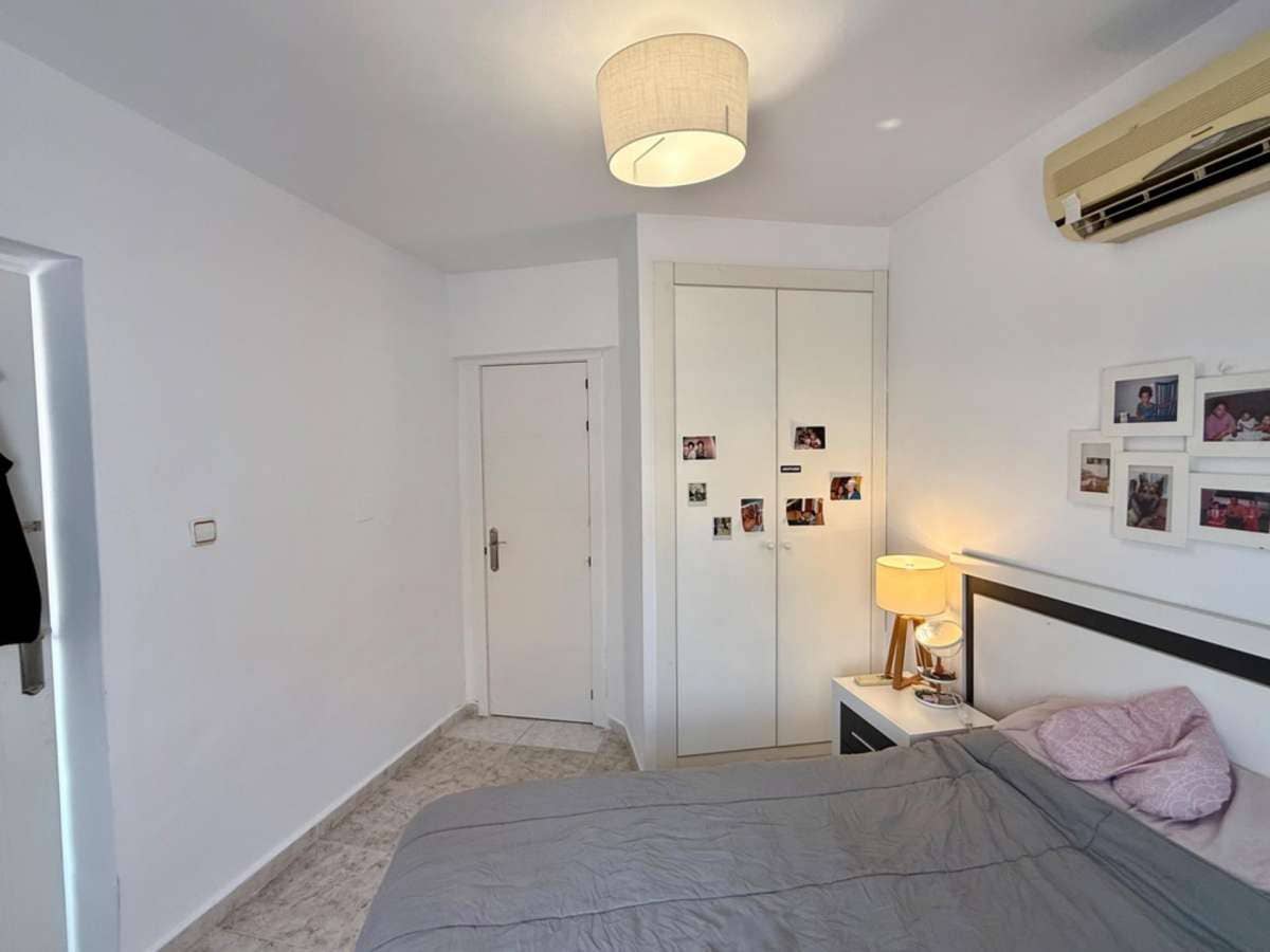 5 sypialnia Willa na sprzedaż w Torrevieja - 309 000 € (Ref: 9283577)