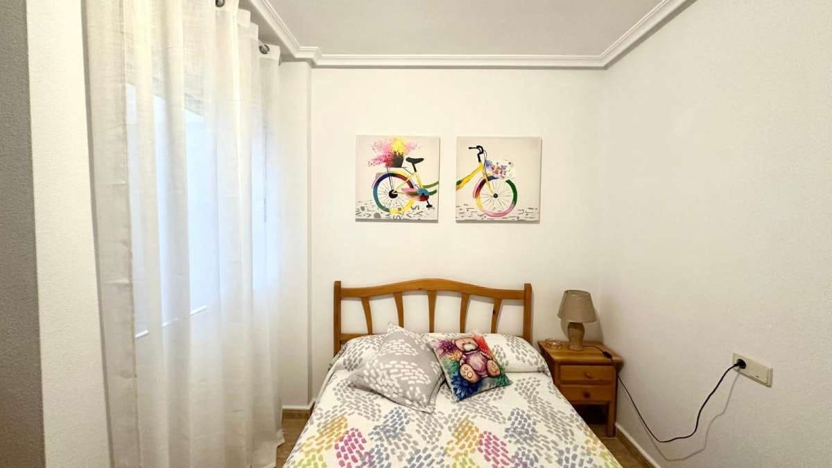 2 bedroom Apartment for sale in Torrevieja - € 165,000 (Ref: 9283588)