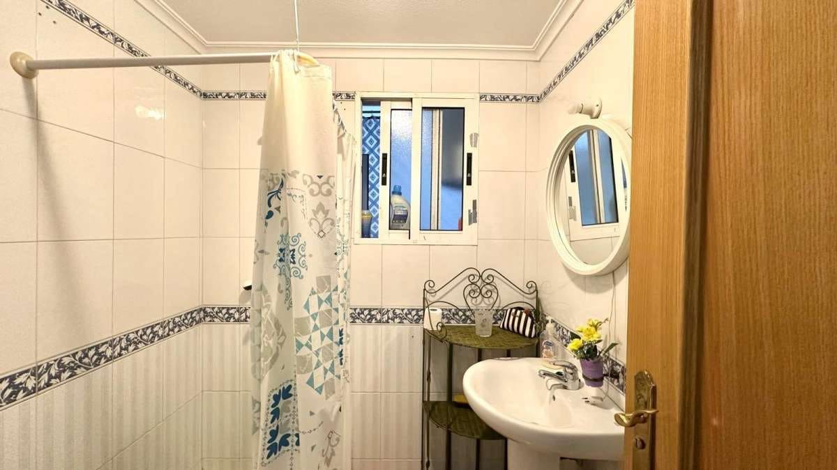 2 bedroom Apartment for sale in Torrevieja - € 165,000 (Ref: 9283588)