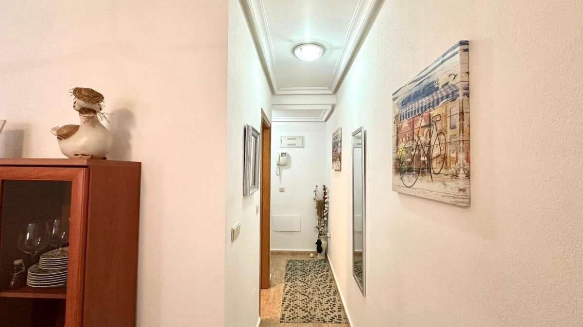 2 bedroom Apartment for sale in Torrevieja - € 165,000 (Ref: 9283588)