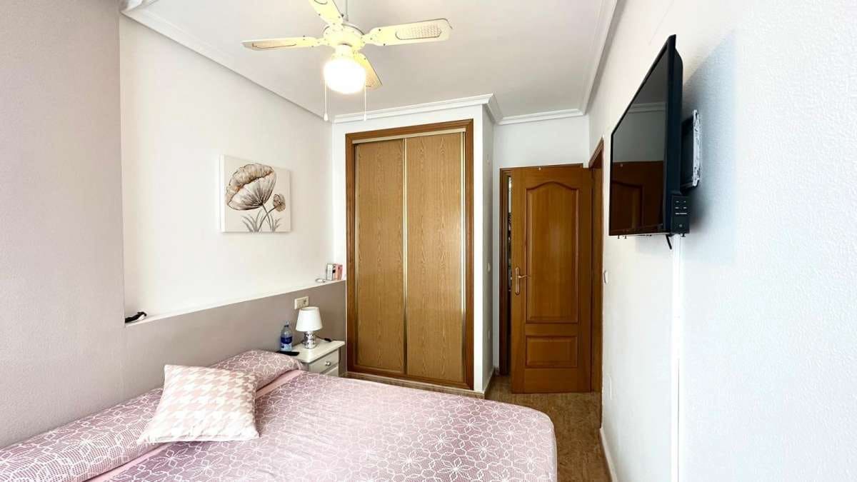 2 bedroom Apartment for sale in Torrevieja - € 165,000 (Ref: 9283588)