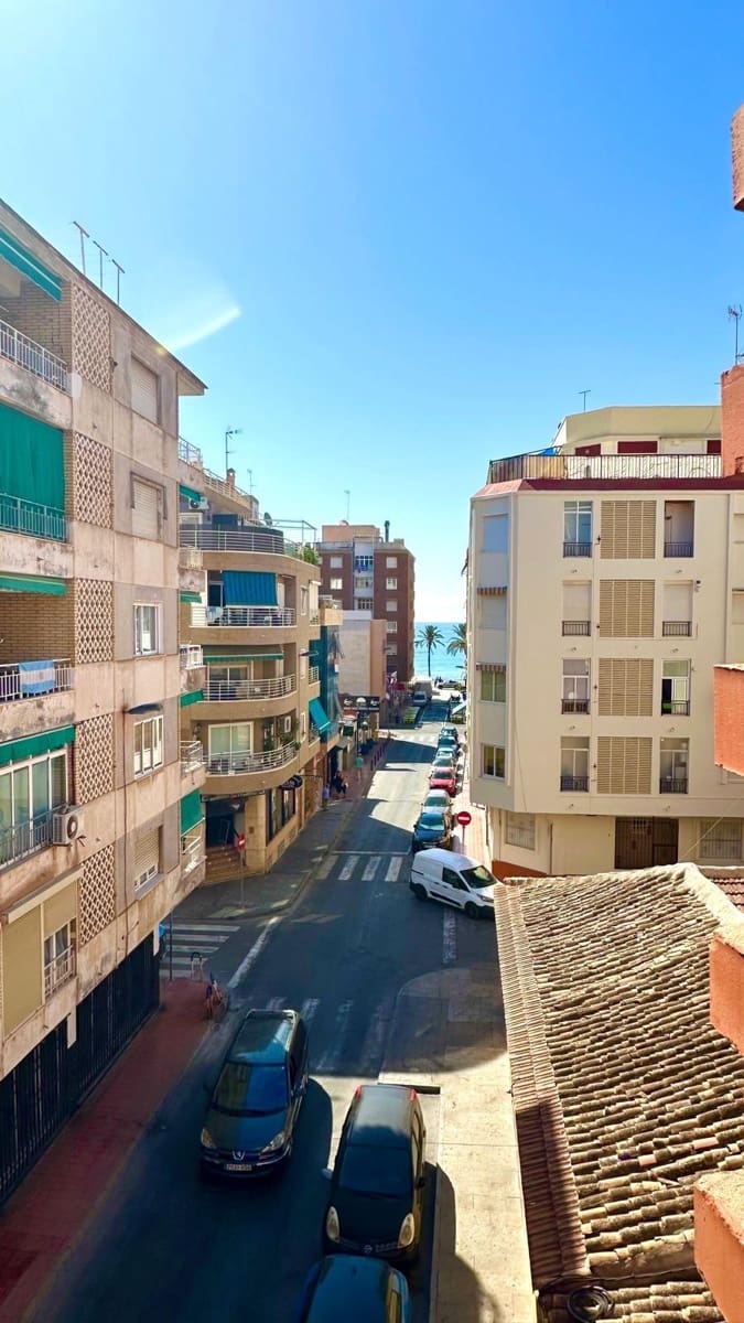 Apartamento de 2 habitaciones en Torrevieja en venta - 129.900 € (Ref: 9283589)