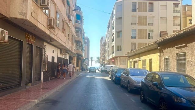 Apartamento de 2 habitaciones en Torrevieja en venta - 129.900 € (Ref: 9283589)