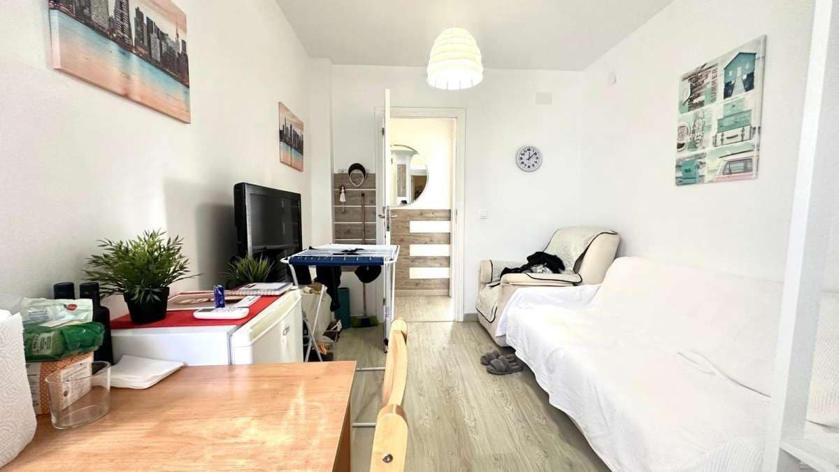 Apartamento de 2 habitaciones en Torrevieja en venta - 129.900 € (Ref: 9283589)