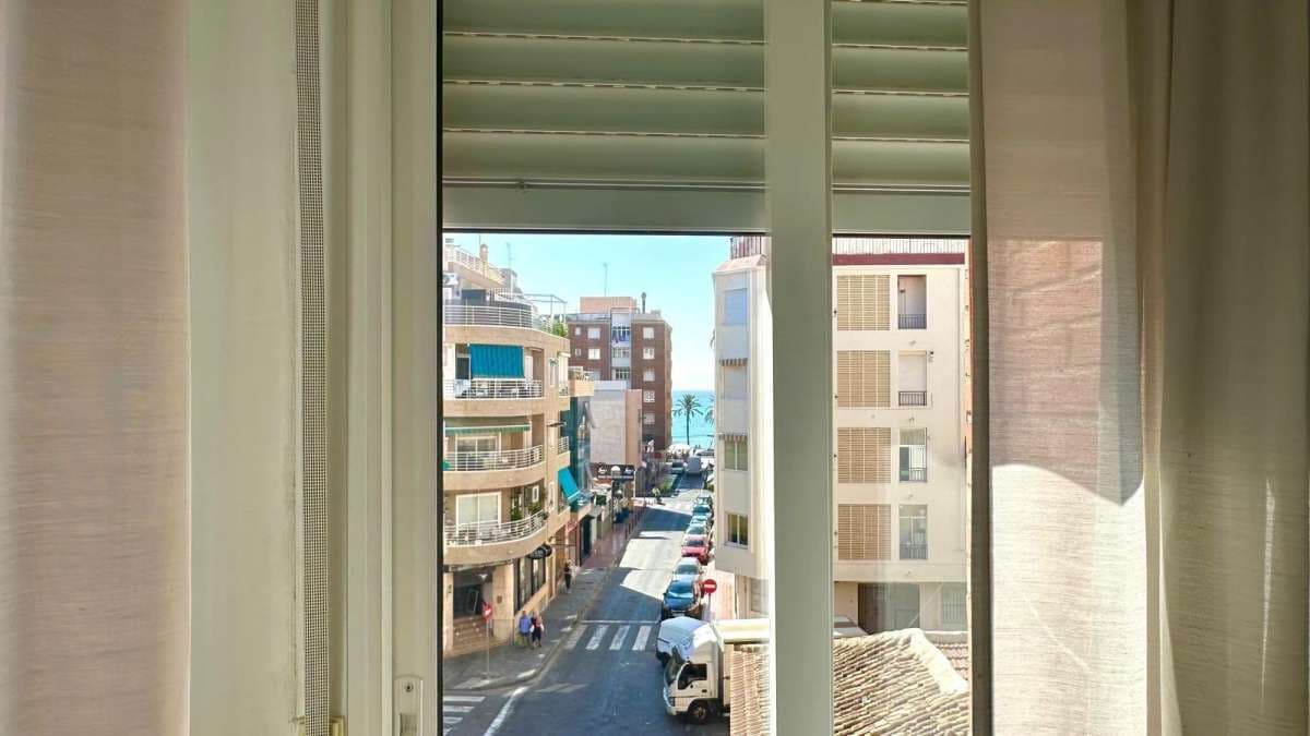 Apartamento de 2 habitaciones en Torrevieja en venta - 129.900 € (Ref: 9283589)