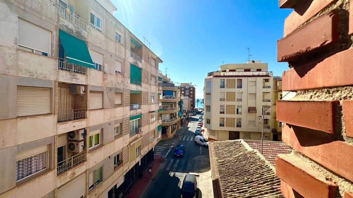 Apartamento de 2 habitaciones en Torrevieja en venta - 129.900 € (Ref: 9283589)
