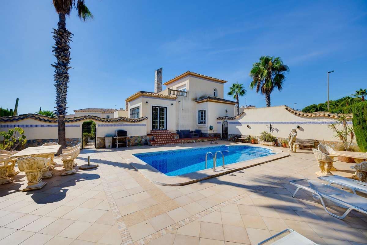 3 bedroom Villa for sale in Orihuela Costa - € 550,000 (Ref: 9283596)