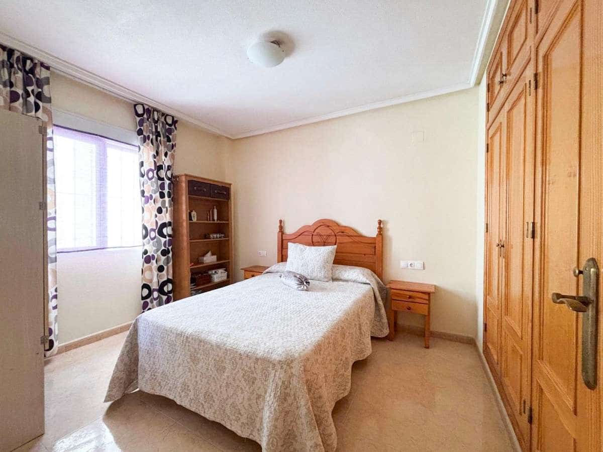 Apartamento de 2 habitaciones en Torrevieja en venta - 145.900 € (Ref: 9283597)