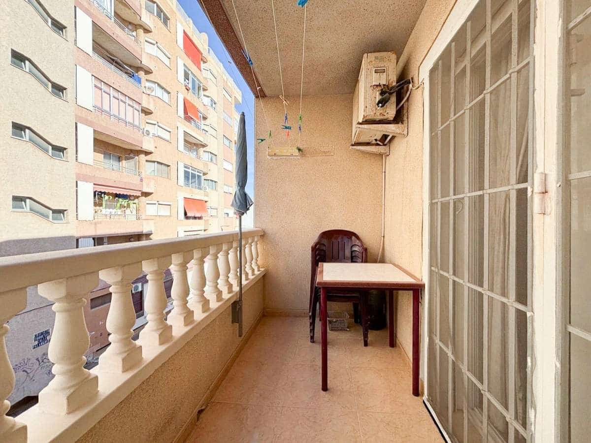 Apartamento de 2 habitaciones en Torrevieja en venta - 145.900 € (Ref: 9283597)