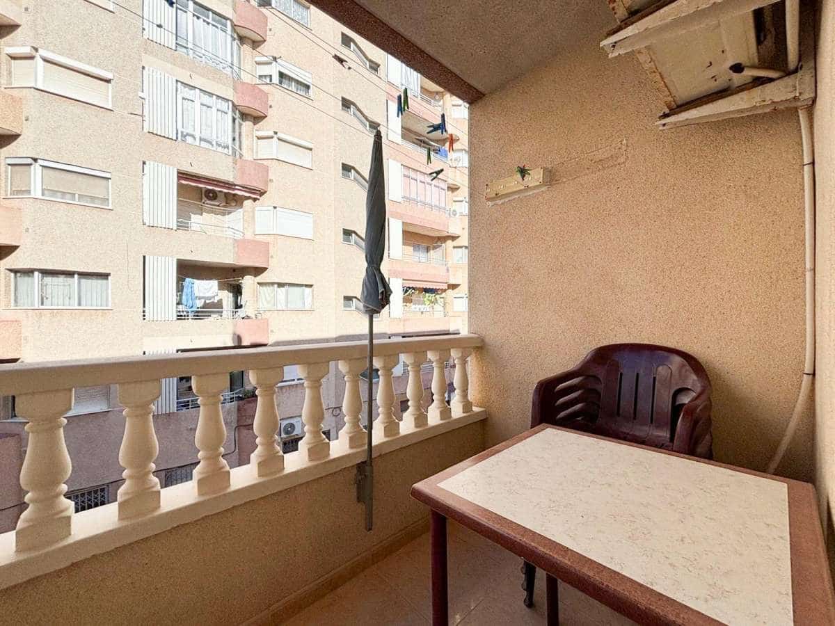 Apartamento de 2 habitaciones en Torrevieja en venta - 145.900 € (Ref: 9283597)