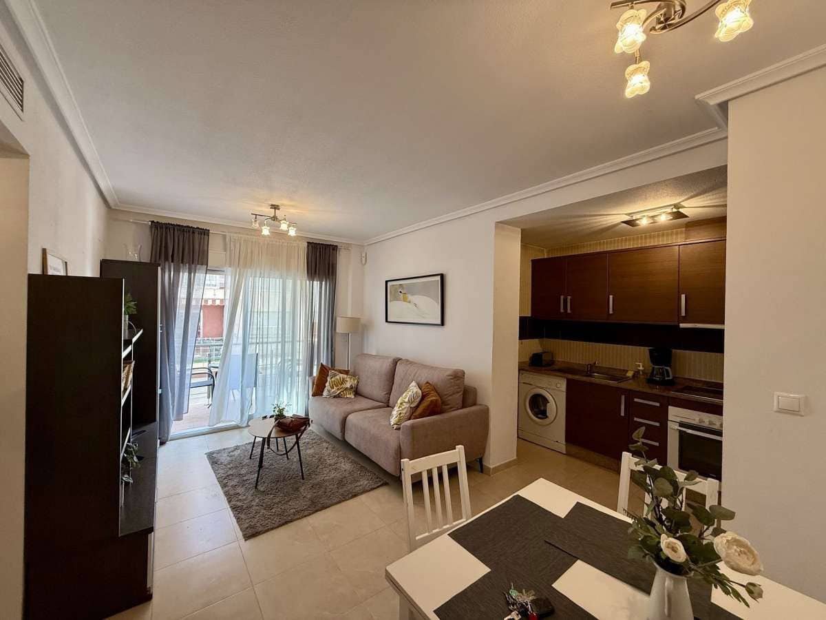 2 bedroom Apartment for sale in Torrevieja - € 169,000 (Ref: 9283605)
