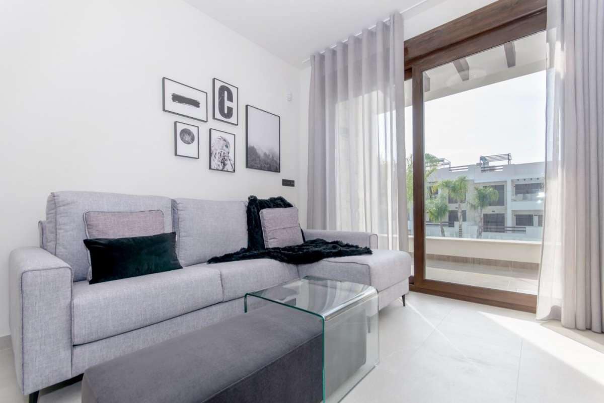 Bungalow de 2 habitaciones en Los Balcones en venta - 315.000 € (Ref: 9283661)