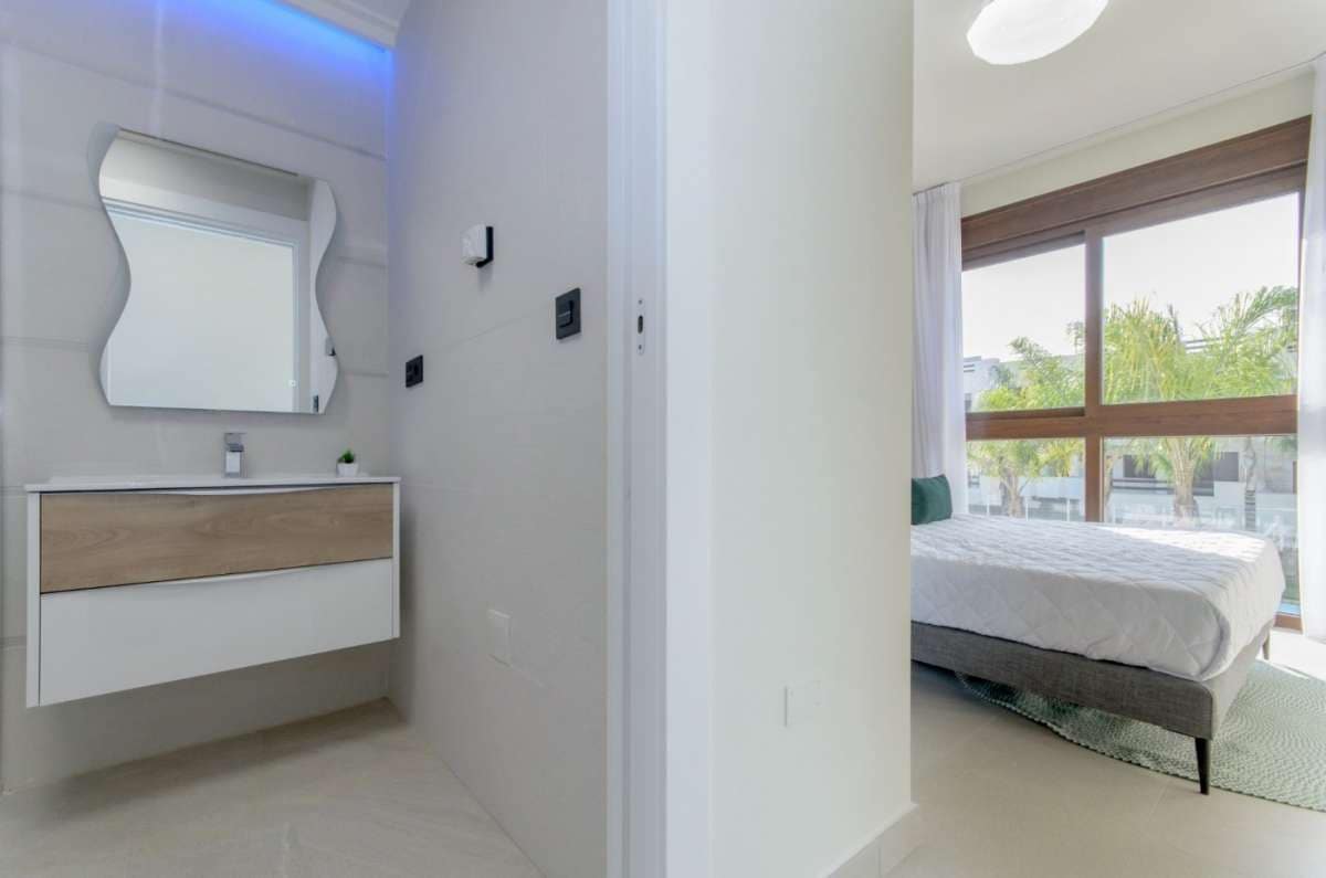 Bungalow de 2 habitaciones en Los Balcones en venta - 315.000 € (Ref: 9283661)