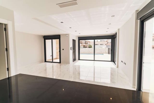 4 soverom Villa til salgs i Punta Prima, Orihuela - € 699 900 (Ref: 9283667)