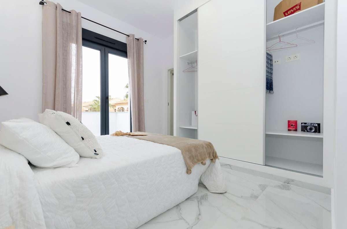 3 bedroom Villa for sale in Torrevieja - € 409,000 (Ref: 9283778)