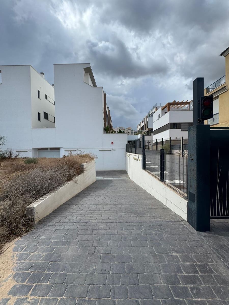 3 bedroom Apartment for sale in Guardamar del Segura - € 449,000 (Ref: 9283896)