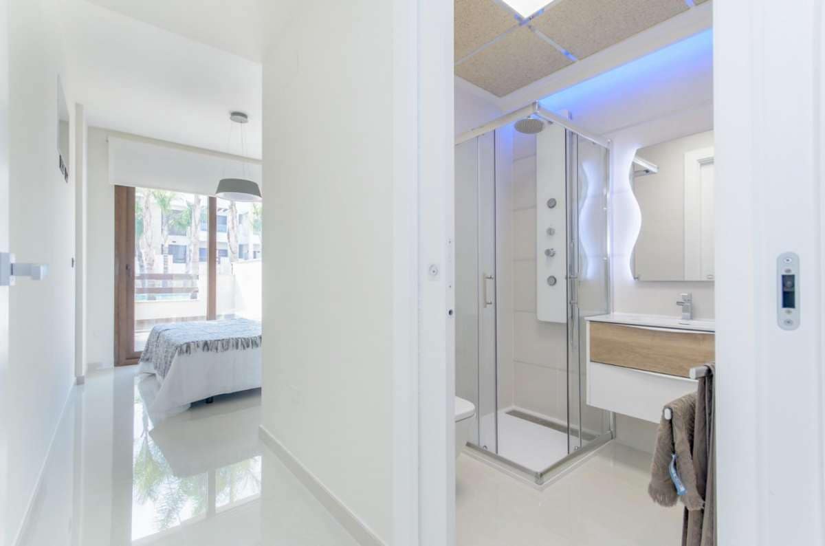 Bungalow de 2 habitaciones en Los Balcones en venta - 275.000 € (Ref: 9283908)