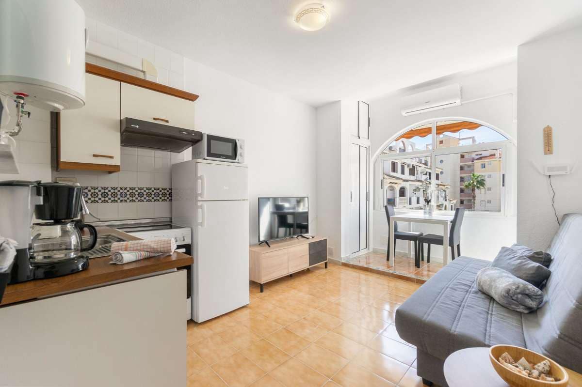 1 bedroom Apartment for sale in Torrevieja - € 110,500 (Ref: 9389996)