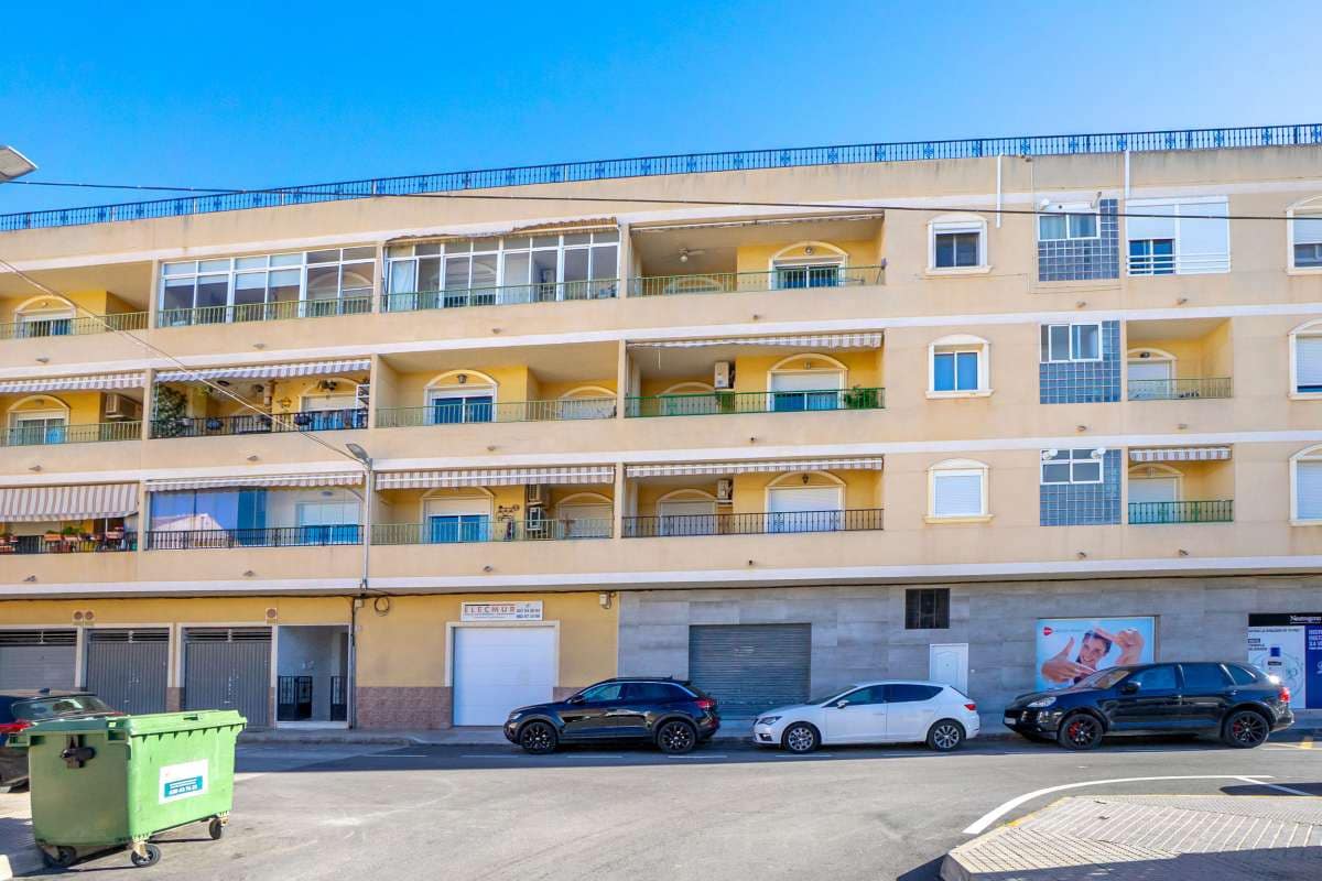 Apartamento de 3 habitaciones en Almoradí en venta - 116.000 € (Ref: 9632847)