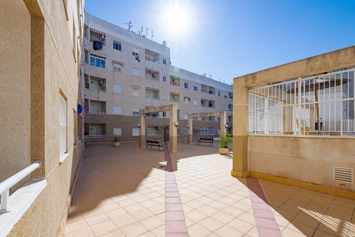 2 Zimmer Apartment zu verkaufen in Torrevieja - 129.000 € (Ref: 9685142)