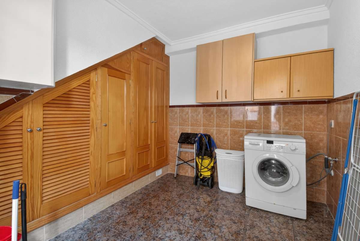 5 bedroom Villa for sale in Lo Pagan - € 315,000 (Ref: 9694008)