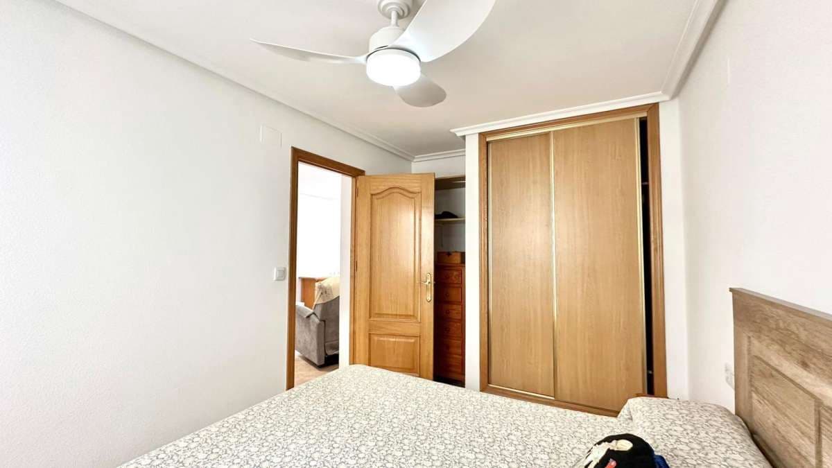 2 sovrum Lägenhet till salu i Torrevieja - 139 900 € (Ref: 9832409)