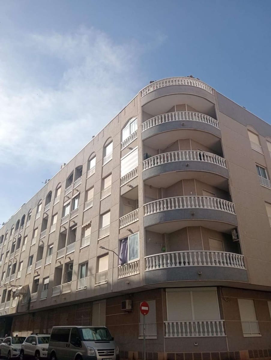 2 bedroom Apartment for sale in Torrevieja - € 141,900 (Ref: 9832436)