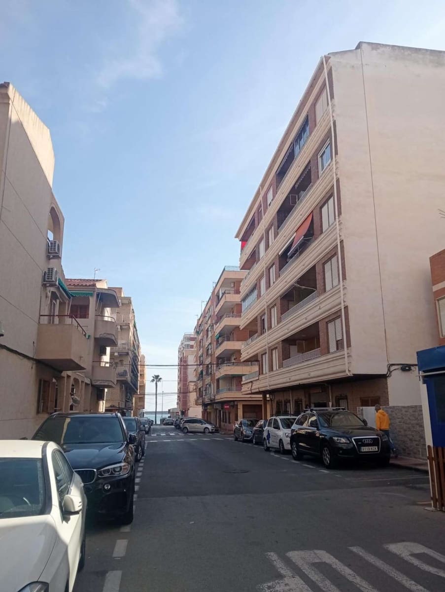 2 bedroom Apartment for sale in Torrevieja - € 141,900 (Ref: 9832436)