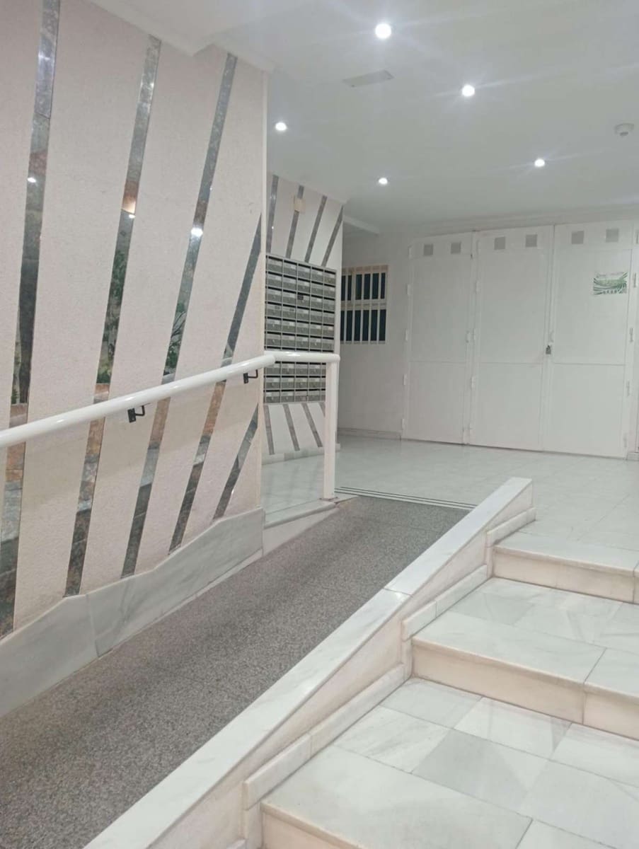 2 bedroom Apartment for sale in Torrevieja - € 141,900 (Ref: 9832436)
