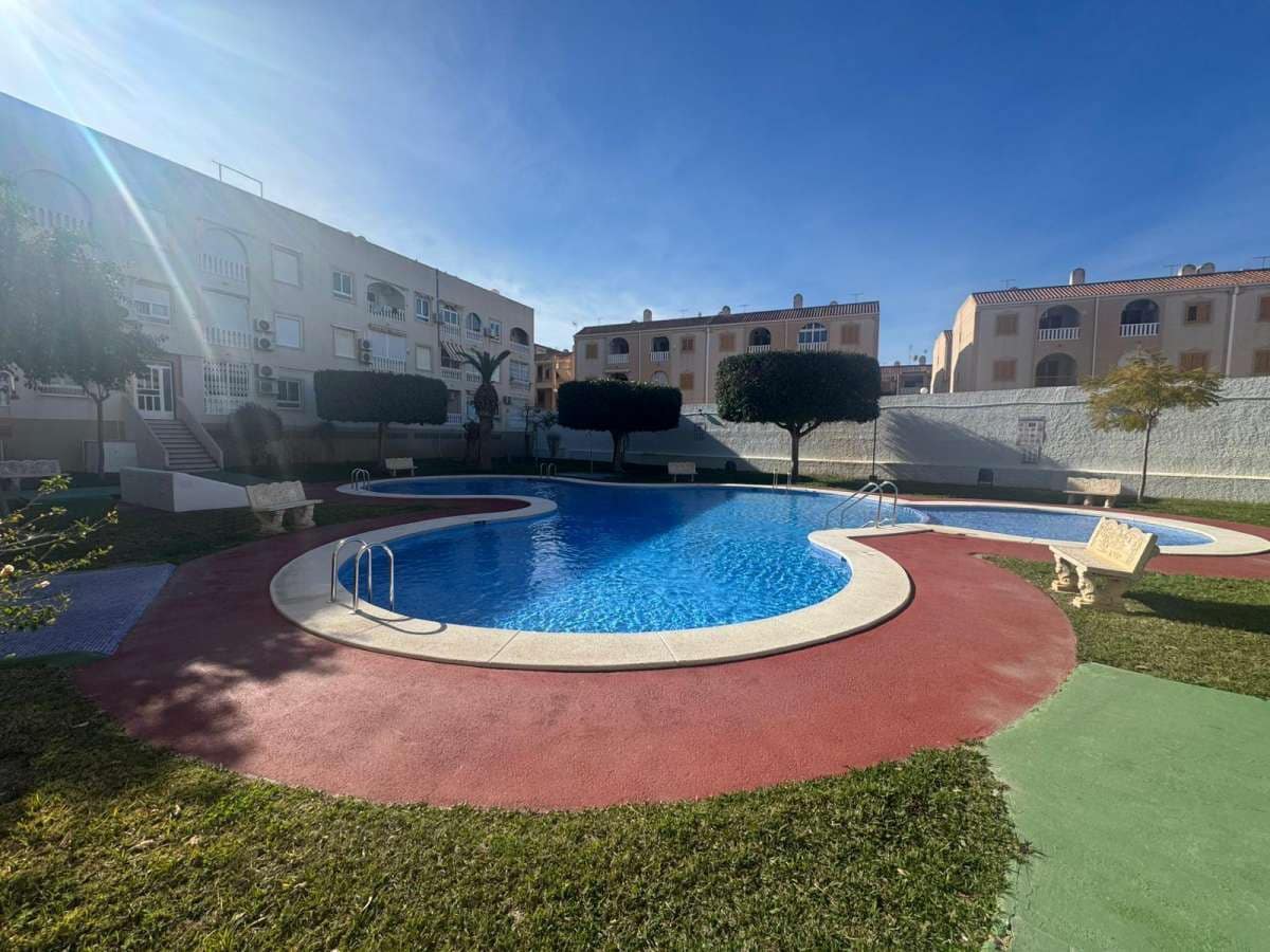 2 Zimmer Apartment zu verkaufen in Torrevieja - 139.990 € (Ref: 9832484)
