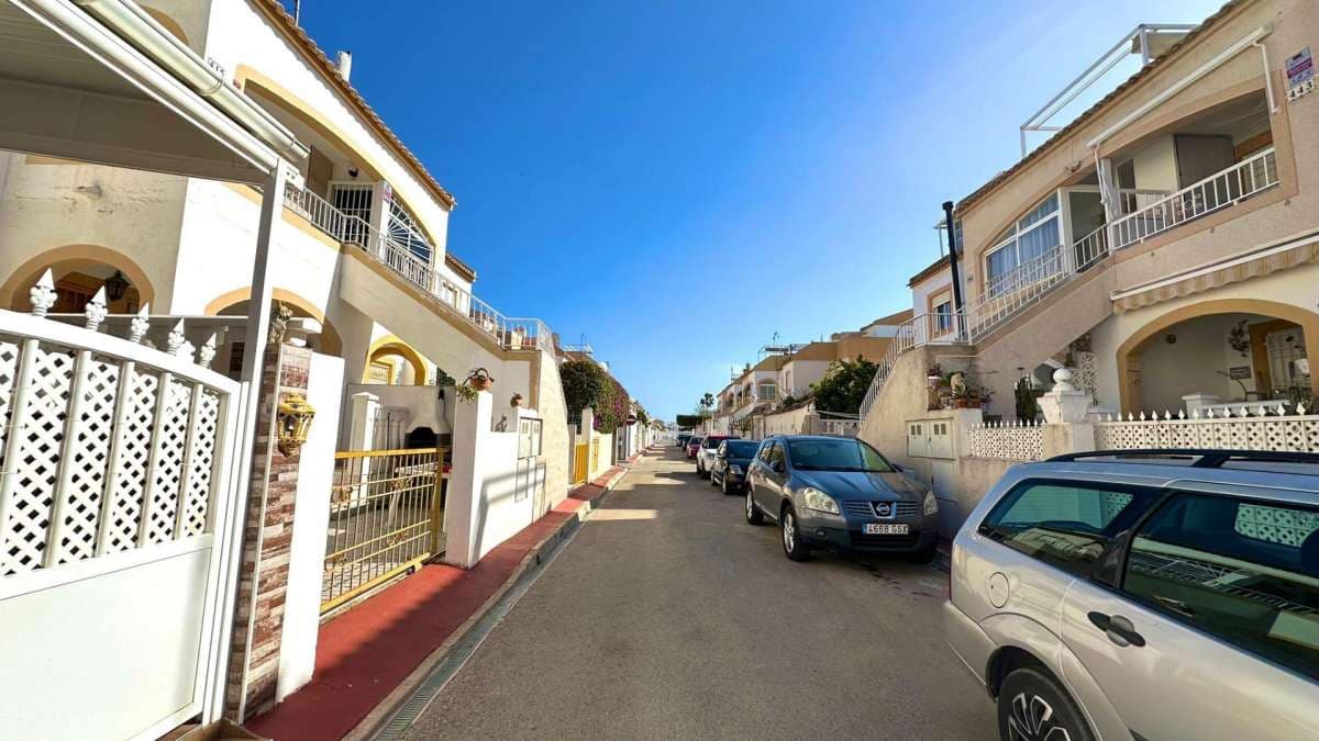 2 Zimmer Bungalow zu verkaufen in Torrevieja - 139.900 € (Ref: 9832650)