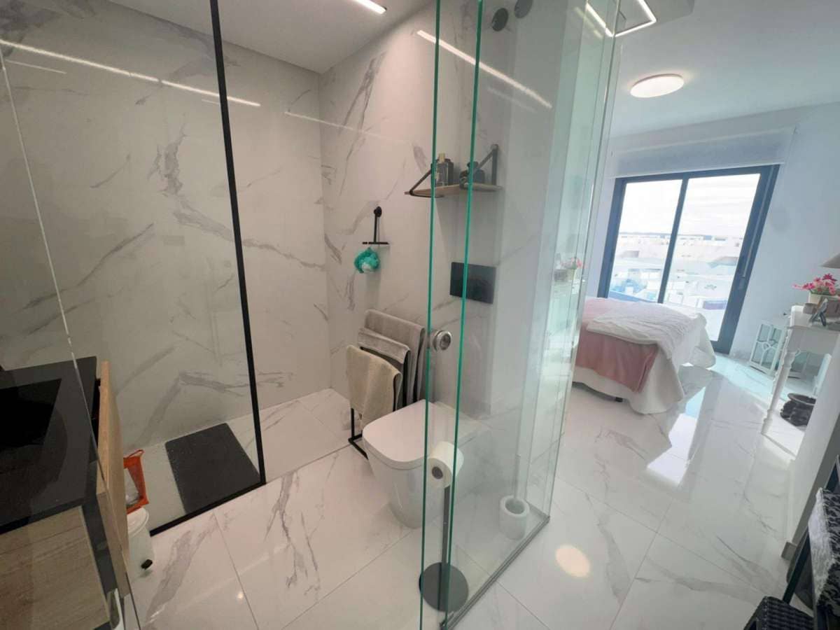 2 makuuhuone Kattohuoneisto myytävänä paikassa Guardamar del Segura - 288 000 € (Ref: 9832651)