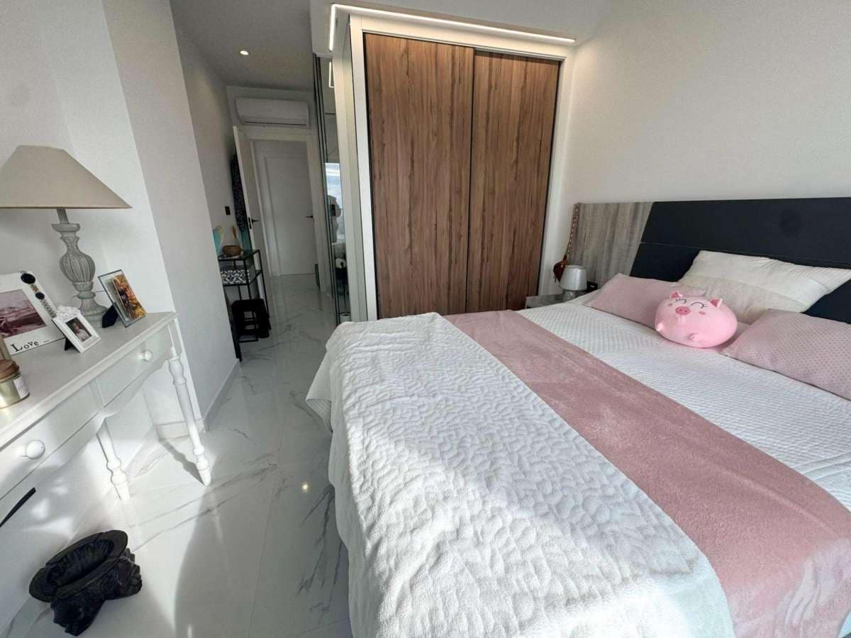 2 makuuhuone Kattohuoneisto myytävänä paikassa Guardamar del Segura - 288 000 € (Ref: 9832651)