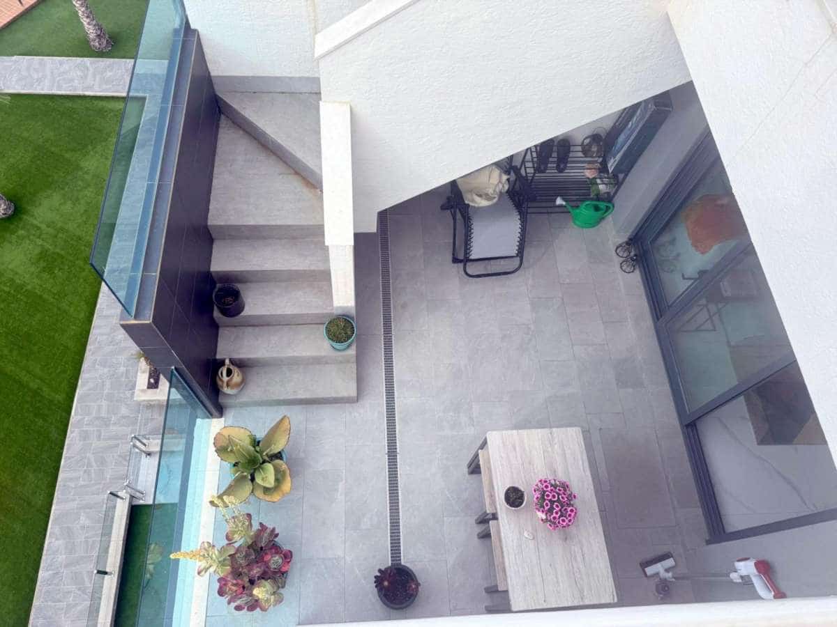 2 makuuhuone Kattohuoneisto myytävänä paikassa Guardamar del Segura - 288 000 € (Ref: 9832651)