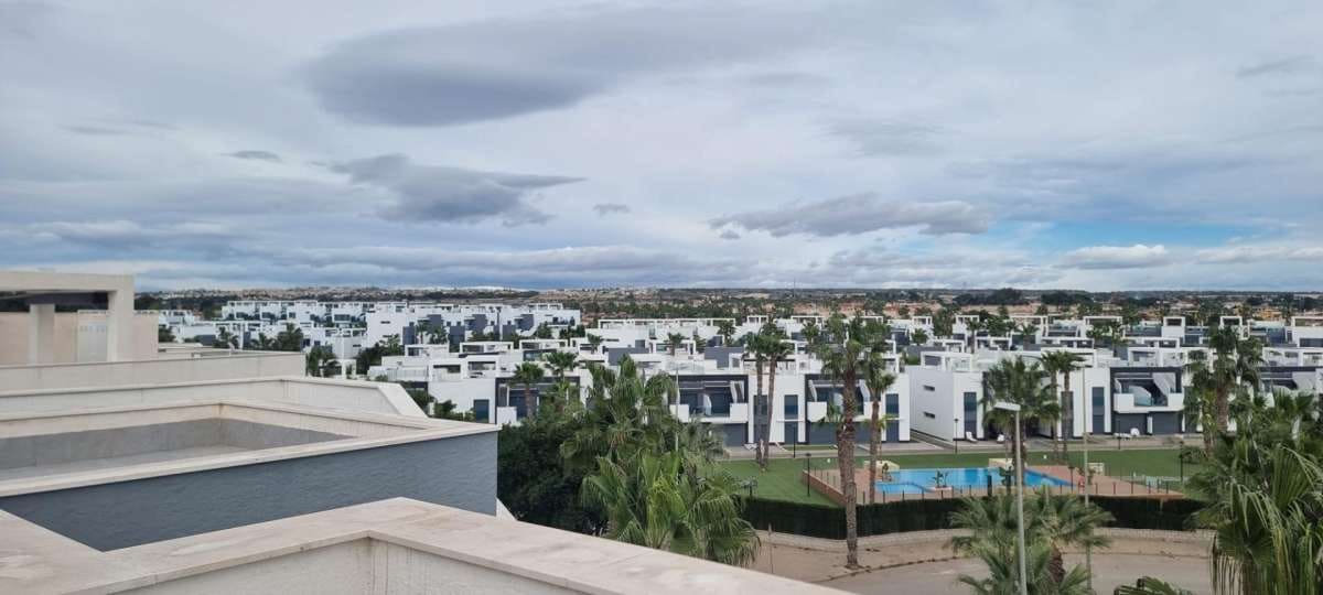 2 makuuhuone Kattohuoneisto myytävänä paikassa Guardamar del Segura - 288 000 € (Ref: 9832651)