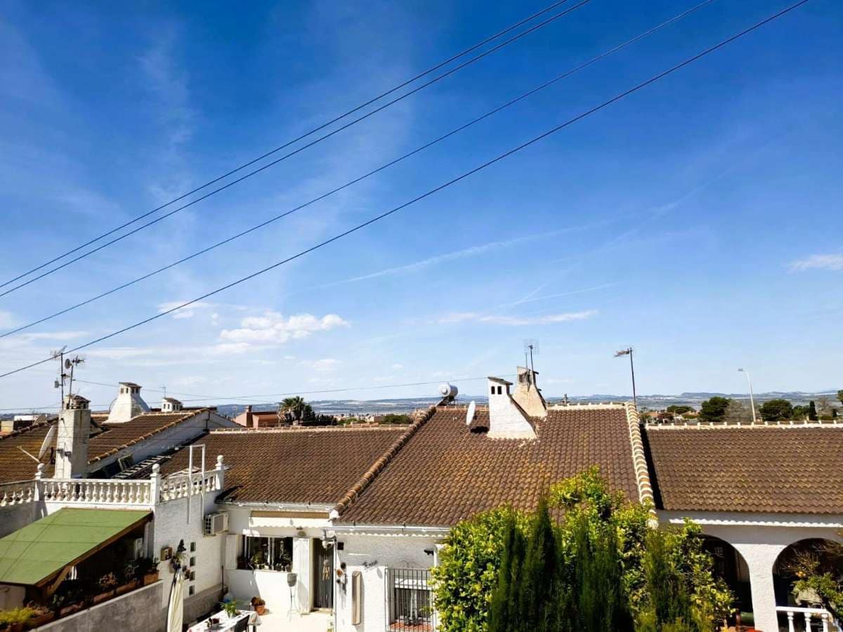 2 bedroom Bungalow for sale in Torrevieja - € 99,950 (Ref: 9832661)