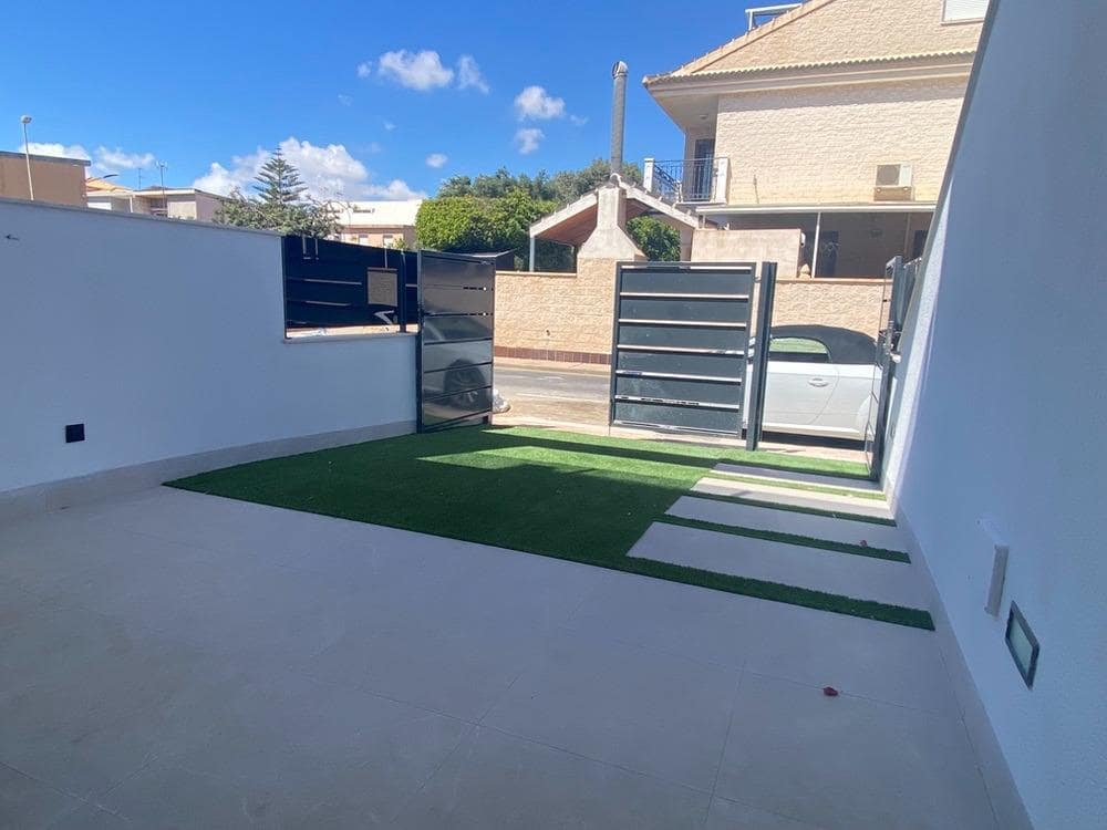 2 soveværelse Bungalow til salg i San Pedro del Pinatar med swimmingpool garage - € 279.000 (Ref: 9832696)