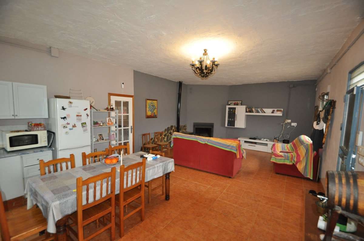 5 bedroom Villa for sale in Salinas - € 189,000 (Ref: 9834325)